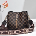 Bolso tipo cubo retro a cuadros marrones con correa jacquard y colgante de gato oro - Cuadros Café