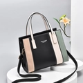 Bolso tote grande de diseño colorblock negro y beige con correa ajustable al hombro - Negro
