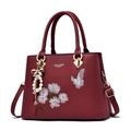 Bolso burdeos con bordado floral de mariposas y colgante de lazo de perlas - Burdeos