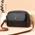 Minibolso bandolera bicolor chic en cuero negro granulado con detalles en marrón - Negro