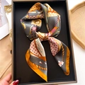Seidenschal mit Heißluftballon-Muster in Geschenkbox mit goldenem Vintage-Rahmen Dekor - 70x70cm / Grau Oranger Rand Künstlerischer Stern Blumenstil (FJ735-2)