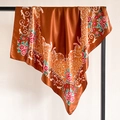 Foulard in raso 90cm con motivi barocchi e rose su tessuto di seta color bronzo - 90*90cm / Arancione