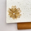 Elegante anello dorato con petali traforati e perla centrale in stile sposa Dubai - Stile Perla con Petali Sovrapposti Traforati Filamentosi (11 Anello in Acciaio al Titanio)
