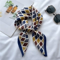 Retro Seidenschal mit Rautenmuster in Marineblau und Gelb mit elegantem Knotendesign - Gelb Marineblau