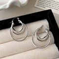 Elegante silberne Lagen-Ohrringe im minimalistischen konzentrischen Drei-Ring-Design - Dreilagiger Kreis-Stil (A-1703) / Silber