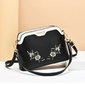 Bolso bandolera negro para mujer con bordado blanco y hebillas de metal dorado - Negro