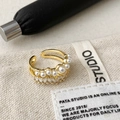 Zweilagiger goldener offener Ring mit Perlen und Baguette-Zirkonia Steinen besetzt - Doppellagiger Perlen-Zirkonia-Ring Offen / Gold