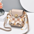 Mini borsa a tracolla beige a scacchi con gatto cartone e manico in foulard di seta - Cachi
