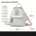 Mochila gris azulada con monograma y pompón, apta para iPad de 9,7 pulgadas y accesorios - Gris Azulado Pequeño