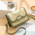 Borsa a tracolla beige e verde oliva con catena dorata e tracolla jacquard - verde scuro