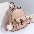 Sac à dos beige en cuir souple avec bordure foncée et élégant charme en peluche - Petit / Kaki
