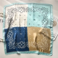 Eleganter Paisley-Seidenschal im quadratischen Design mit vierfarbigem Patchwork-Muster - Blau-Brauner Paisley-Stil (FJ669-1) / 70x70cm