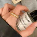 Squisito anello d'oro con zirconi rettangolari e dettagli a stella sulla mano - C-50-Anello Aperto Zirconia Oro