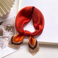 Foulard vintage in seta arancione con motivo paisley e bordo a strisce a V colorate - Rosso Arancio Multicolore (FJ638-2)