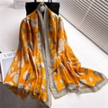 Eleganter Schal aus Baumwolle und Leinen mit orangefarbenem Blumendruck und Bordüre - Orangefarbenes Blumenmuster Stil (YM256-1)