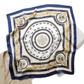 Lussuoso foulard di seta stile britannico con motivi di carrozze dorate e bordo blu - Stile Quadrato / Blu Navy (FJ611-3)
