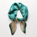 Foulard en soie vintage avec motif floral à quatre feuilles en cyan et crème - Patchwork Cyan et Crème (FJ631-6)