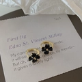 Detail of clover earrings with black heart petals on golden hoops over vintage paper - Gold (Real Gold Plated)