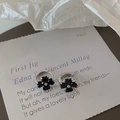 Detailed view of silver clover hoop earrings with black faceted gemstone inlays - Silver (Genuine Silver Plated)
