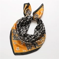 Vintage zijden vierkante sjaal met bloemen en geometrische patronen in oranje en zwart - Oranje Zwart en Wit Color Block Bloemenstijl (FJ629-1)