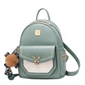 Sac à dos vert et blanc en similicuir avec boucle tête de cerf et pompon décoratif - Vert Grand