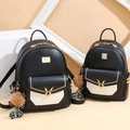 Set de mochila en contraste blanco y negro con emblema de ciervo dorado y pompón - Negro Pequeño