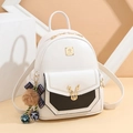 Mochila mini blanca de cuero PU con hebilla de alce dorada y colgante suave - Blanco Pequeño