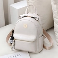 Weißer Mini-Rucksack mit Krokodilprägung, Schleife und Cartoon-Katzenanhänger - Klein / Weiß