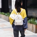 Zaino alla moda in ecopelle bianca con trama animale e dettagli dorati - Bianco Piccolo