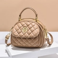 Sac bandoulière beige matelassé élégant avec logo doré et détails de bandoulière - Kaki