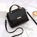 Bolso de mano clásico en cuero PU negro con asa dorada y correa de hombro ajustable - Negro