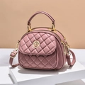 Sac à bandoulière rose matelassé avec double fermeture éclair et logo doré chic - Rose