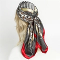 Foulard di raso retrò con motivo pied-de-poule e paisley indossato come bandana - Stile Patchwork Rosso Classico Vintage (FT197-2) / 90*90cm