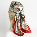 Floraler Satin-Seidenschal in Hellblau mit rotem Rand und Farbverlauf für Damen 90cm - Minzgrün mit Rotem Rand Rosenstil (FT196-3)