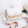 Petit sac carré bandoulière bicolore beige et crème avec large sangle brodée tendance - Blanc