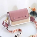 Sac bandoulière rose et blanc avec bandoulière brodée florale et rabat mat - Violet Taro