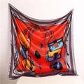 Dettaglio di foulard di seta rosso con motivi di borse e catene su tessuto di raso - Borsa a Catena Equestre Vermiglio (FT236-1T)