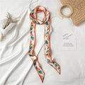 Détail d'un foulard en soie à imprimé agrumes avec d'élégantes coutures orange vif - Patchwork Agrumes Vert Foncé (LJ16-115) / 190x5cm