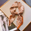 Sciarpa di seta retrò con rose arancioni su espositore in marmo per uno stile elegante - 70x70cm / Stile Bohemien Arancio Caramello (FJ553-2)