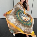 Dettaglio di uno scialle in seta con motivo albero della vita e girasoli colorati - Stile Rosa Girasole Giallo Verde (FE60-1)