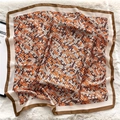 Foulard quadrato 70cm effetto seta con motivi geometrici a lettera H arancio e marrone - Marrone Arancio