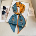 Élégant foulard en soie à imprimé floral pour cheveux ou sac avec design orange et sarcelle - Imprimé Végétal Contraste Bleu-Vert Orange (LE-64)