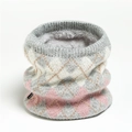Scaldacollo in maglia con motivo a rombi e morbida fodera in pile grigio e rosa - 23x21cm / Rosa Grigio