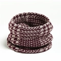 Dettaglio dello scaldacollo in maglia bordeaux con motivo pied-de-poule e texture - Larghezza Piatta 20cm Altezza 15cm / Borgogna E Beige Chiaro (WB34-1)