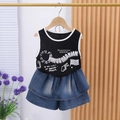 Completo estivo da bambina con canotta nera grafica e gonna in denim a balze - 110cm / Nero