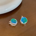Detail of round enamel earrings with fluid blue and green oil painting texture on gold - Silver Double-sided Drip Glaze Oil Painting Ear Clip (Silver Plated)