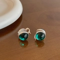 Detailed close-up of emerald green double-sided glass bead earrings with silver vintage trim - Green (Silver Plated)