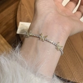 Elegante bracciale tennis in argento con farfalle in zircone giallo sul polso di una donna - Argento Giallo