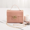 Borsa a tracolla rosa in ecopelle di lucertola con chiusura ad anello dorata - Rosa