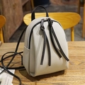 Mini zaino in pelle PU beige con tiranti neri annodati e spalline sottili da donna - Grigio chiaro